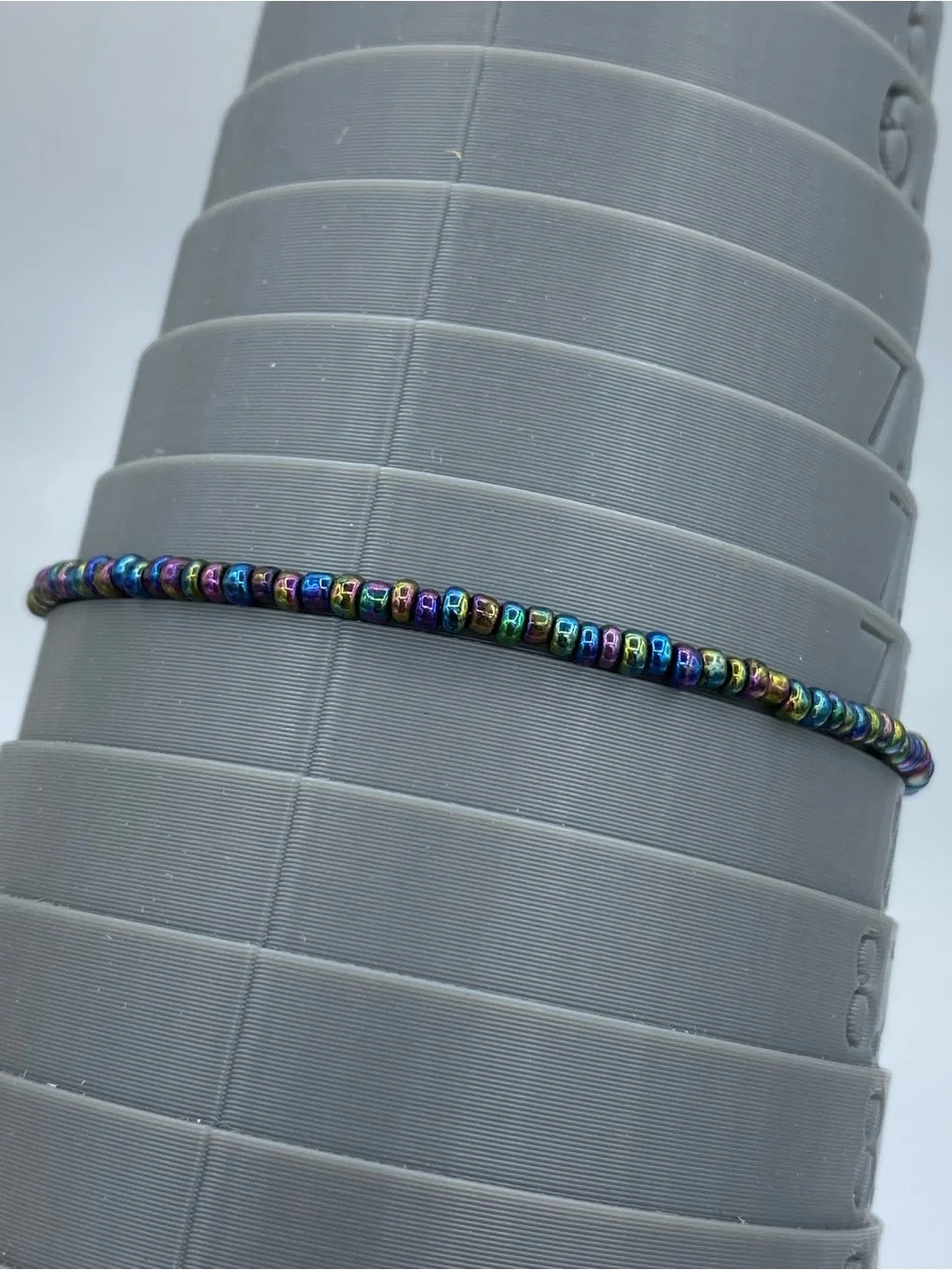 Single Strand Iridescent Seed Bead Stretch Bracelet